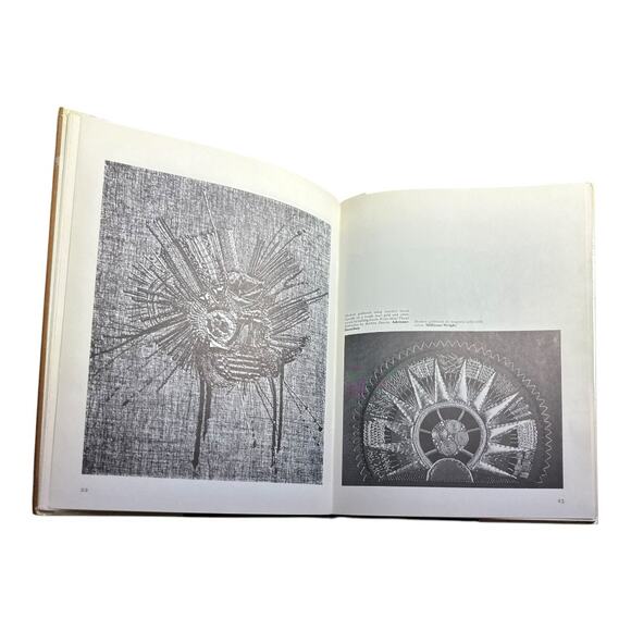 Couching: Decorative Laid Thread Embroidery by Gloria Ramsey from 1976 - Picture 7 of 11